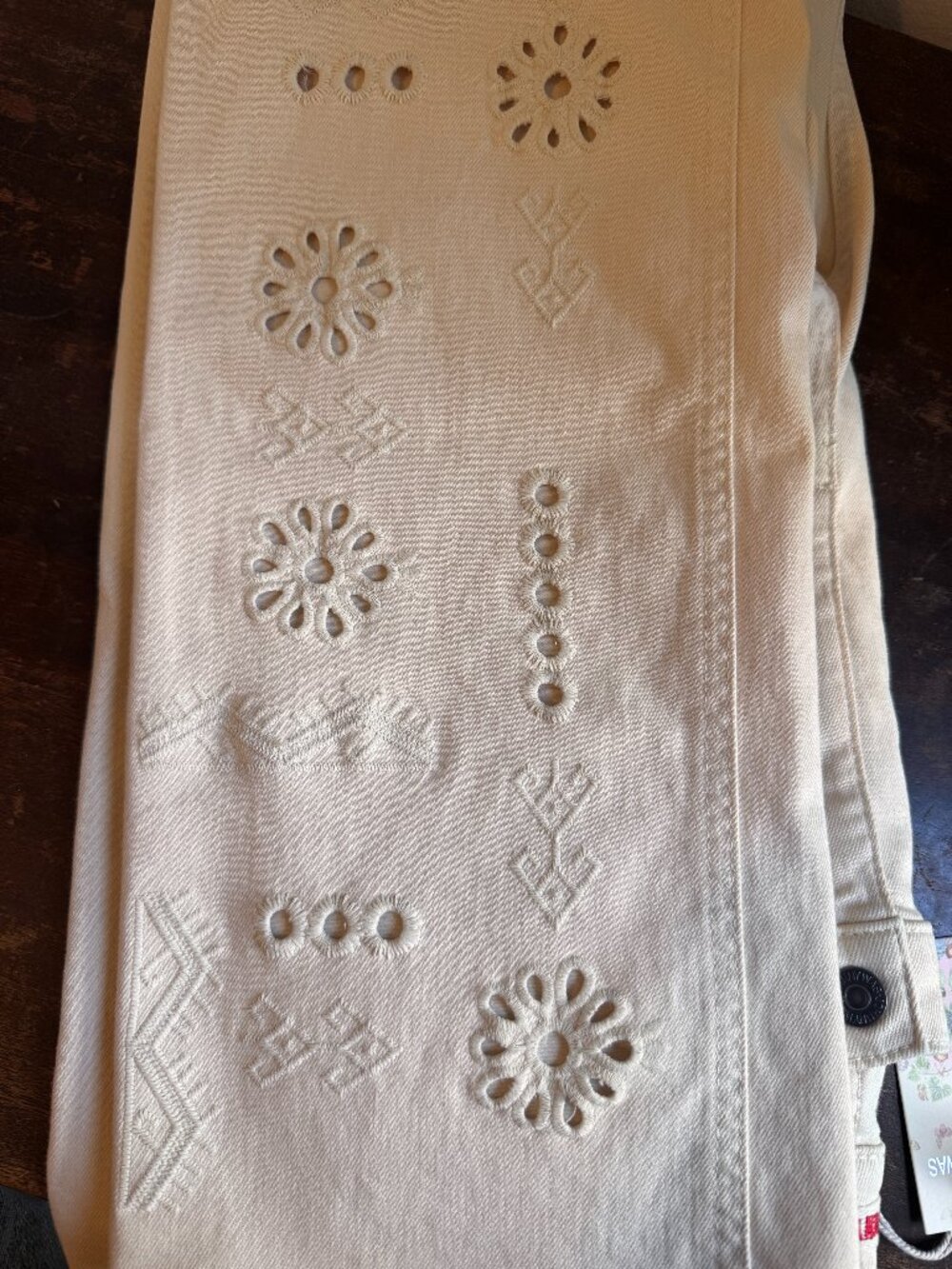 NWT Johnny Was straight leg jeans with eyelet embroidered pattern size 26 - Picture 8 of 8